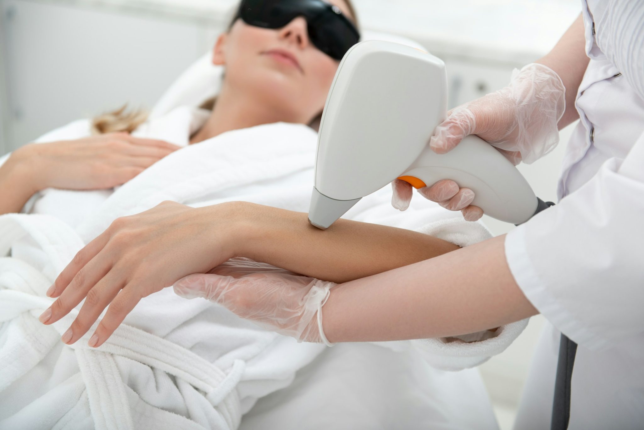 Shockwave Therapy Near Me: What It Treats, What It Costs, and What to Expect