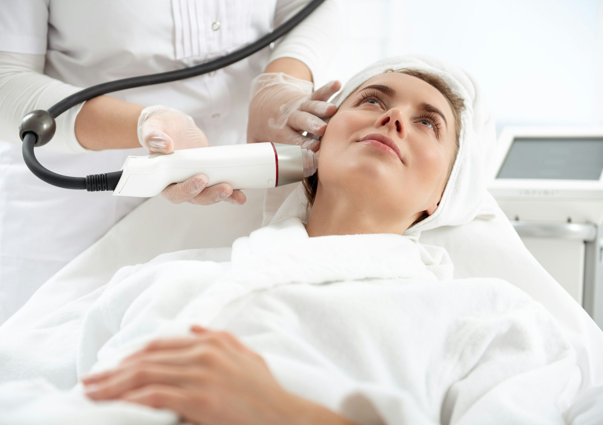 Shockwave Therapy Near Me: What It Treats, What It Costs, and What to Expect